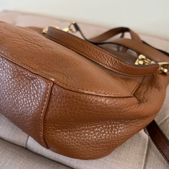 Authentic Michael Kors Leather Crossbody Shoulder Bag - Picture 7 of 10